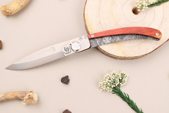 Couteau pliant Le Coq Français Safari Red Heart artisanal manche bois rouge 11,5cm + étui