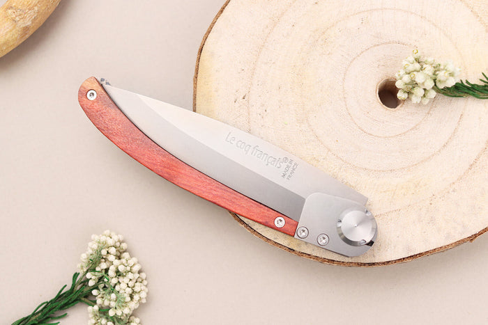 Couteau pliant Le Coq Français Safari Red Heart artisanal manche bois rouge 11,5cm + étui