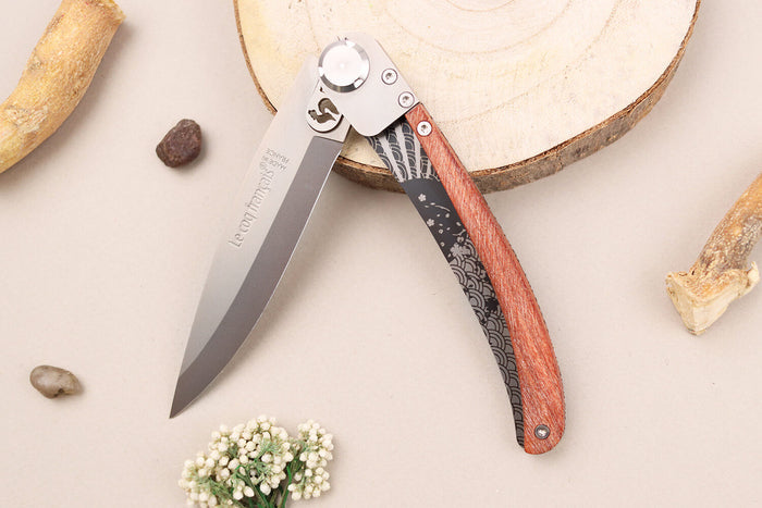 Couteau pliant Le Coq Français Soleil Levant Red Heart artisanal manche bois rouge 11,5cm + étui