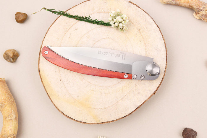 Couteau pliant Le Coq Français Tokyo Red Heart artisanal manche bois rouge 11,5cm + étui