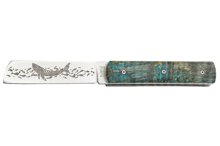 Couteau pliant Le Fidèle 20/20 en bouleau stabilisé bleu 10,8cm lame décor baleine
