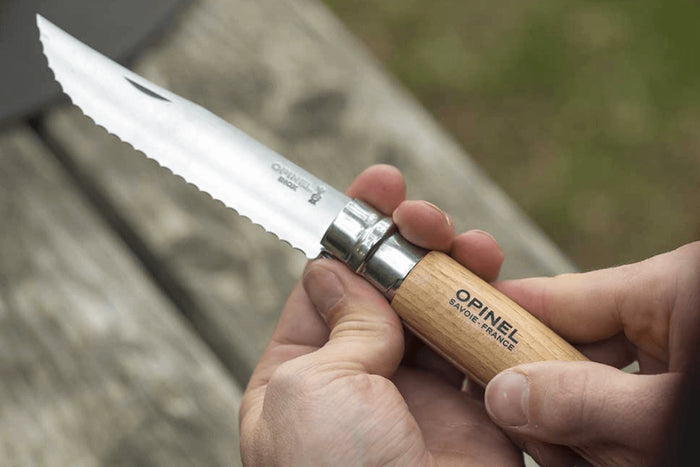 Couteau pliant Opinel n°12 lame crantée 12cm manche hêtre