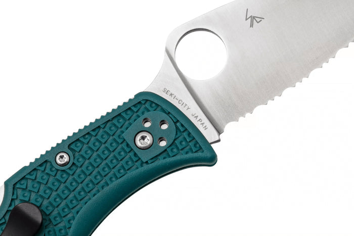 Couteau pliant Spyderco LeafJumper C262SBLK390 lame dentée manche nylon / fibre de verre bleu 11,3cm