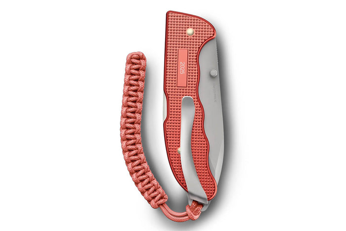 Couteau pliant Victorinox Evoke Alox 0.9415.L25 Édition Limitée 2025 manche alox stone rouge 13,6cm