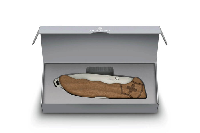 Couteau pliant Victorinox Evoke Wood 0.9415.D630 manche bois de noyer 13,6cm