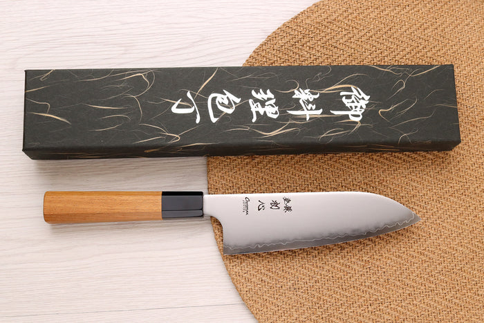Couteau santoku 16,5cm japonais artisanal Hatsukokoro Chromax manche en teck