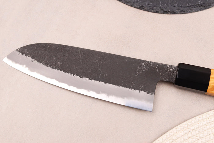 Couteau santoku 16,5cm japonais artisanal Hinoura Mutsumi Ajikataya Black Nashiji