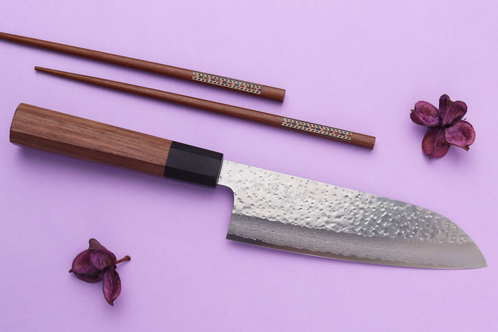 Couteau santoku 16,5cm japonais artisanal Makoto Kurosaki VG7 Damas martelé