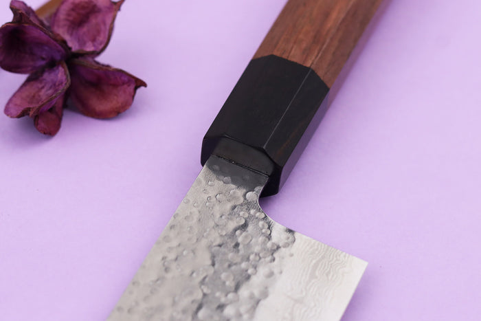 Couteau santoku 16,5cm japonais artisanal Makoto Kurosaki VG7 Damas martelé