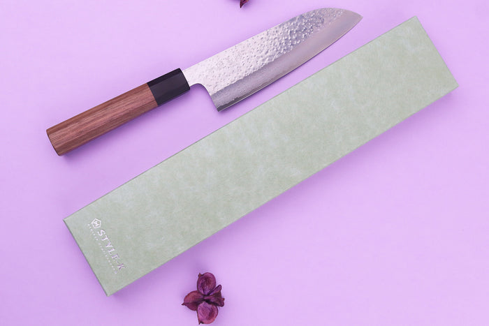 Couteau santoku 16,5cm japonais artisanal Makoto Kurosaki VG7 Damas martelé