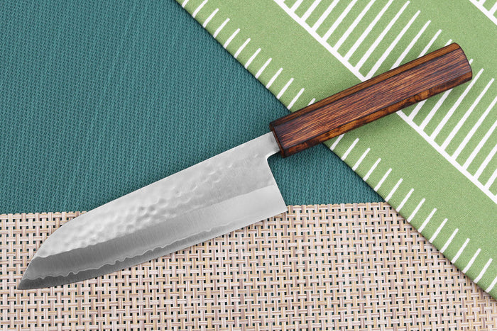 Couteau santoku 16,5cm japonais artisanal Masutani martelé manche en chêne