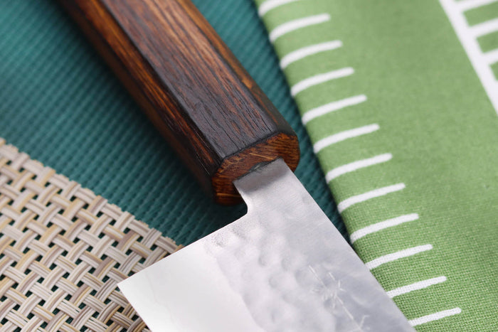 Couteau santoku 16,5cm japonais artisanal Masutani martelé manche en chêne