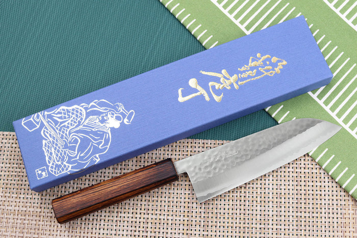 Couteau santoku 16,5cm japonais artisanal Masutani martelé manche en chêne