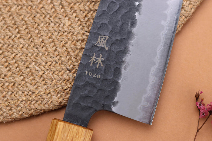 Couteau santoku 16,5cm japonais artisanal Yuzo Black AS chêne brûlé