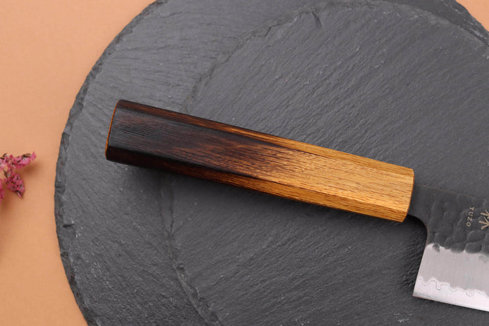 Couteau santoku 16,5cm japonais artisanal Yuzo Black AS chêne brûlé