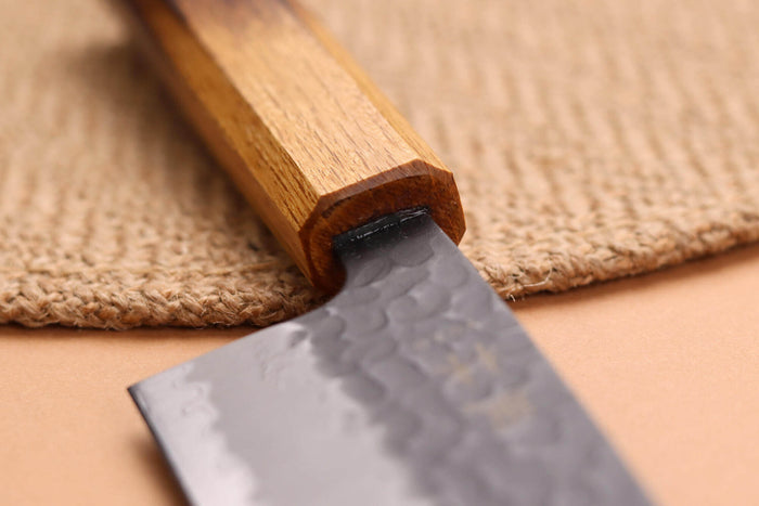 Couteau santoku 16,5cm japonais artisanal Yuzo Black AS chêne brûlé