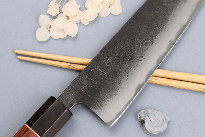 Couteau santoku 16,5cm japonais artisanal Yuzo Black Nashiji