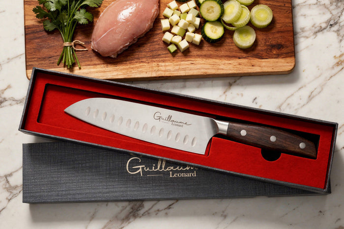 Couteau santoku 17cm Guillaume Leonard Cuistot en acier inoxydable et bois de santal rouge