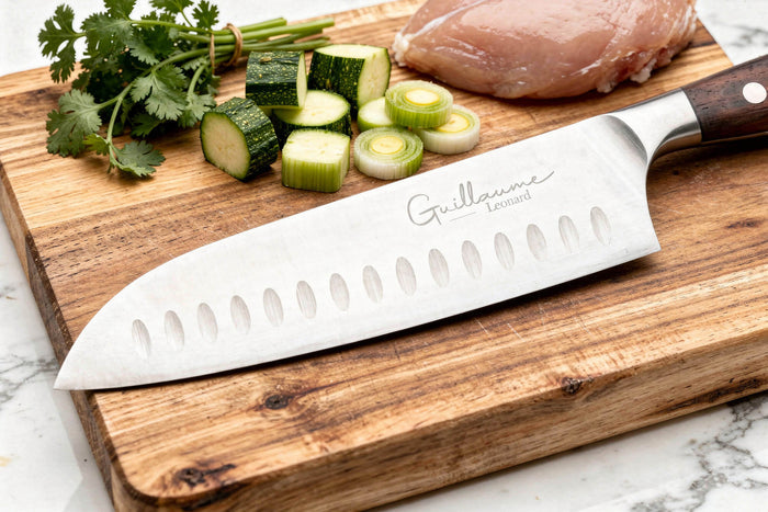 Couteau santoku 17cm Guillaume Leonard Cuistot en acier inoxydable et bois de santal rouge