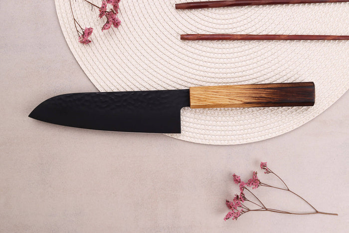 Couteau santoku 17cm japonais Sakai Takayuki Kurokage VG10 manche en chêne brûlé