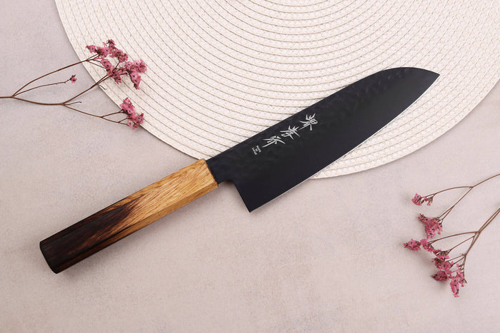 Couteau santoku 17cm japonais Sakai Takayuki Kurokage VG10 manche en chêne brûlé