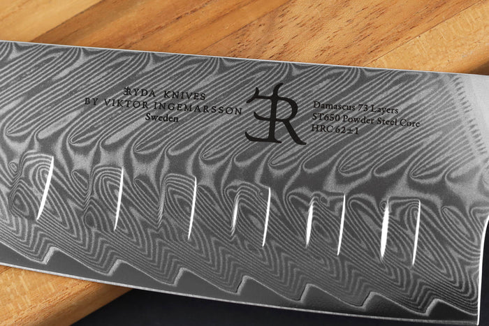 Couteau santoku alvéolé 18cm Ryda Knives ST650 Damas et manche en olivier