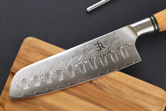 Couteau santoku alvéolé 18cm Ryda Knives ST650 Damas et manche en olivier