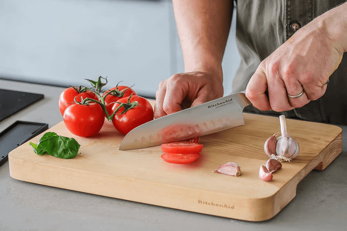 Couteau santoku alvéolé Kitchen Aid Gourmet lame en acier japonais 18cm + étui