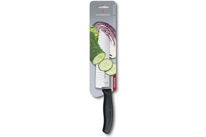 Couteau santoku alvéolé Victorinox SwissClassic 17cm noir sur carte