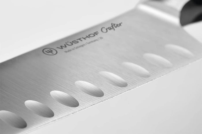Couteau santoku alvéolé Wüsthof Crafter forgé 17cm en chêne fumé