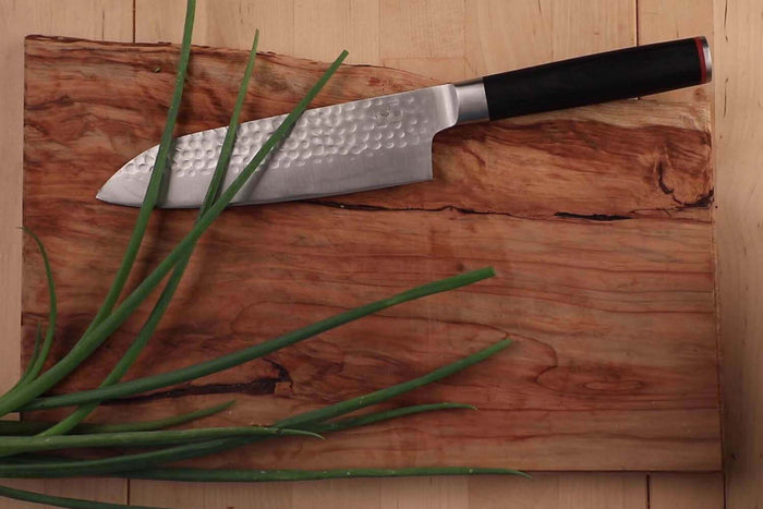 Couteau santoku Kotai lame martelée 18cm manche pakkawood avec fourreau