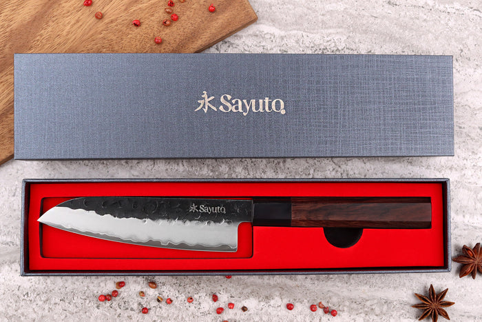 Couteau santoku Sayuto Séquoia San Mai martelé 13,5cm