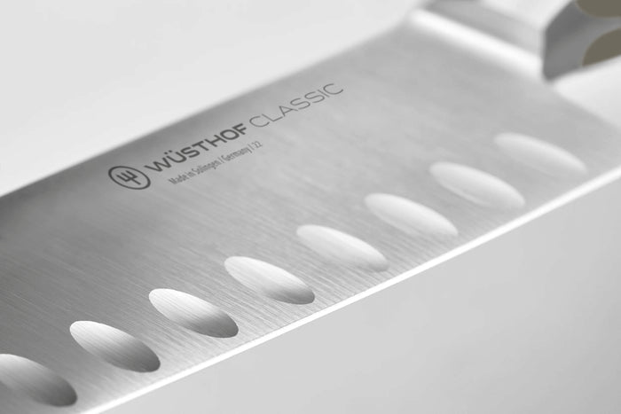 Couteau santoku Wusthof Classic Colour Velvet Oyster forgé lame alvéolée 17cm