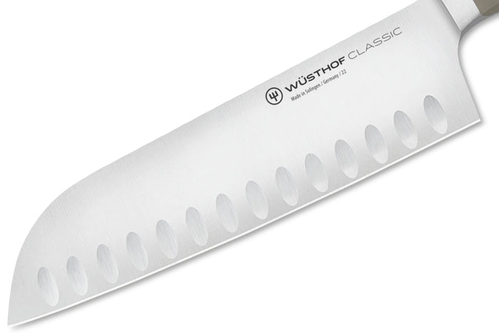 Couteau santoku Wusthof Classic Colour Velvet Oyster forgé lame alvéolée 17cm