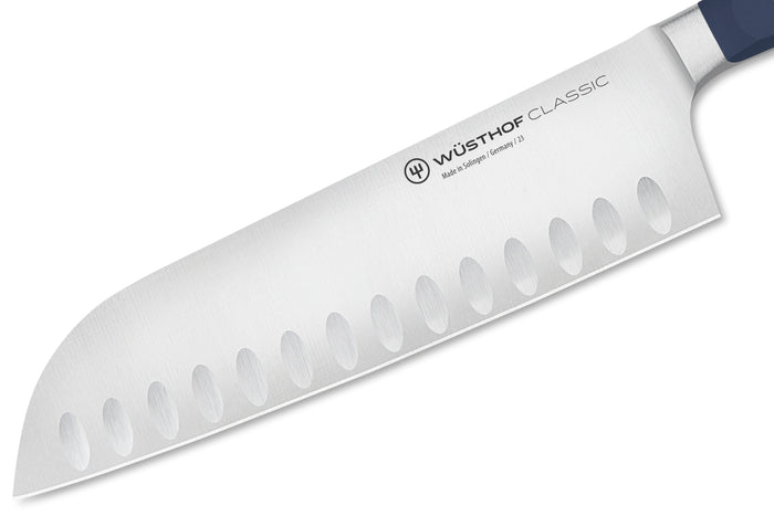 Couteau santoku Wüsthof Classic Colour Wild Blueberry forgé lame alvéolée 17cm