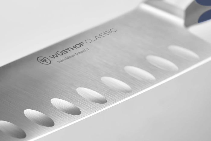 Couteau santoku Wüsthof Classic Colour Wild Blueberry forgé lame alvéolée 17cm