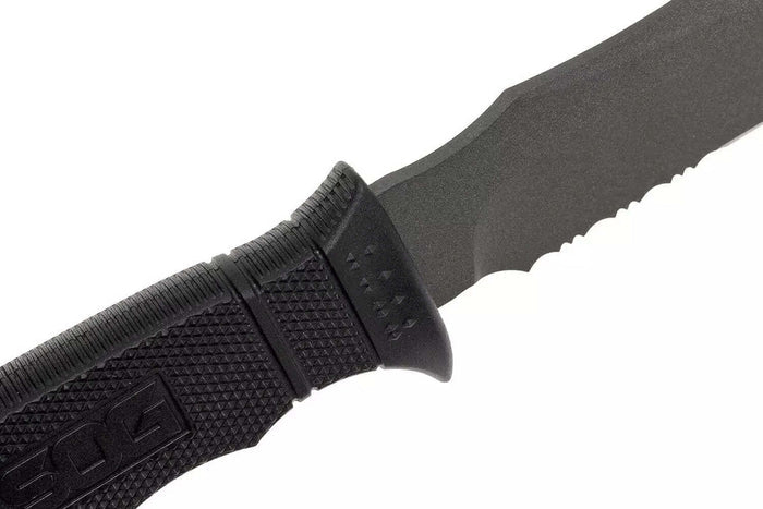 Couteau SOG Seal Pup SGM37N lame semi-dentée 12cm manche en nylon/fibres de verre noir + étui