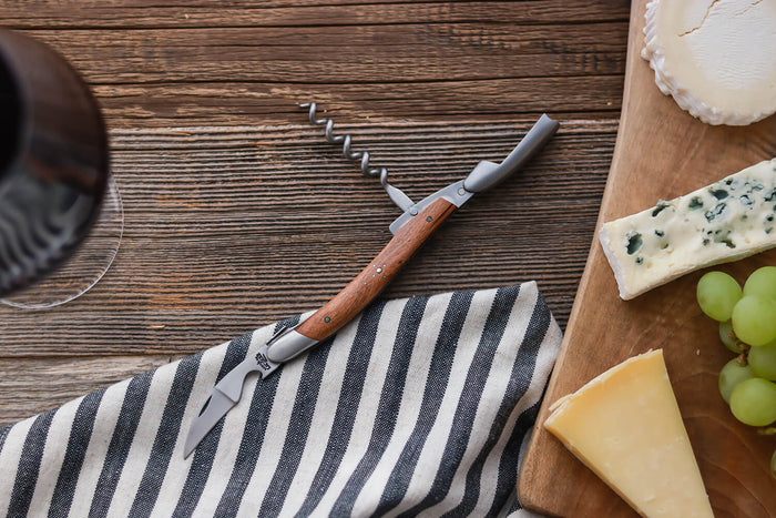 Couteau sommelier Forge de Laguiole manche en cep de vigne finition satinée