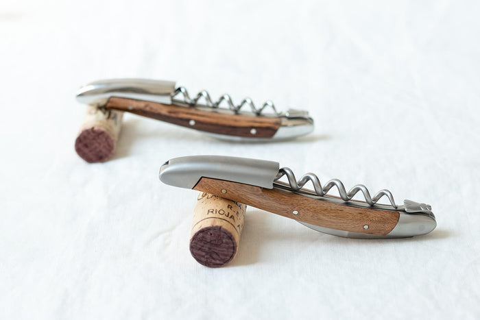 Couteau sommelier Forge de Laguiole manche en cep de vigne finition satinée