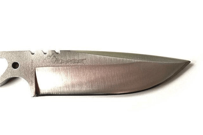 Couteau squelette Wildsteer Skelet Woodland Camo SK0116 lame 10,7cm manche paracorde + étui en option