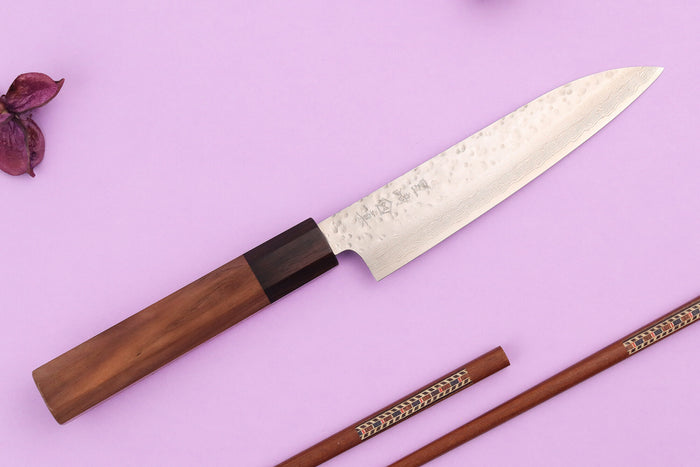 Couteau universel 13,5cm japonais artisanal Makoto Kurosaki VG7 Damas martelé