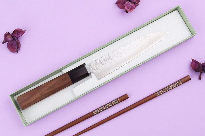 Couteau universel 13,5cm japonais artisanal Makoto Kurosaki VG7 Damas martelé