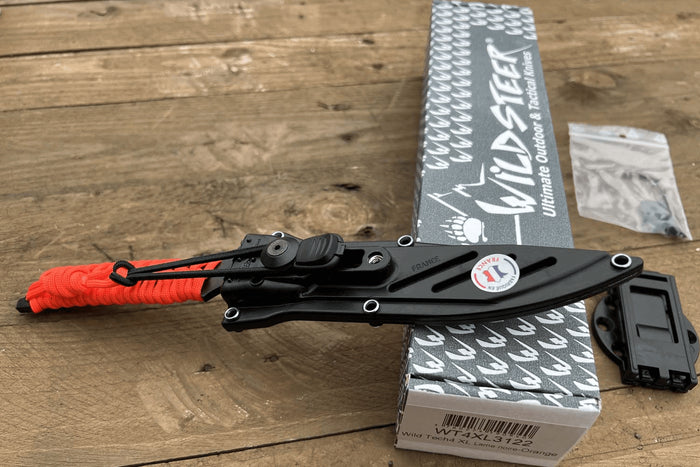 Couteau Wildsteer Wild Tech4 XL WT4XL3122 lame noire 11,5cm manche paracorde Orange Fluo + étui en POM