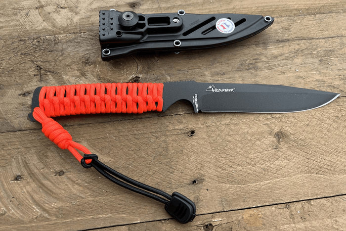 Couteau Wildsteer Wild Tech4 XL WT4XL3122 lame noire 11,5cm manche paracorde Orange Fluo + étui en POM