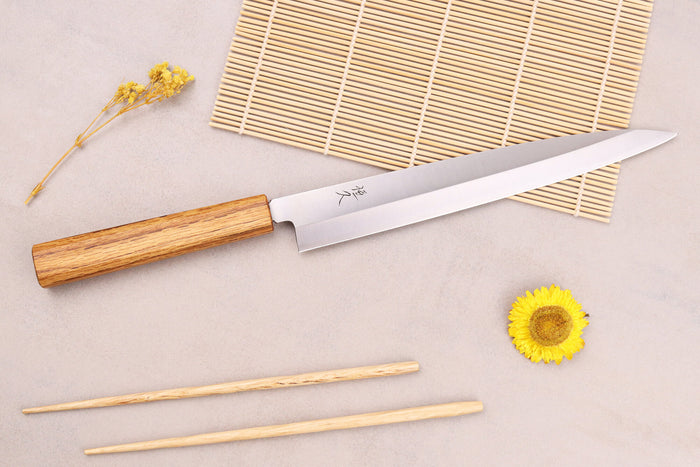 Couteau yanagiba 24cm artisanal japonais Tsunehisa AUS-8 manche en chêne