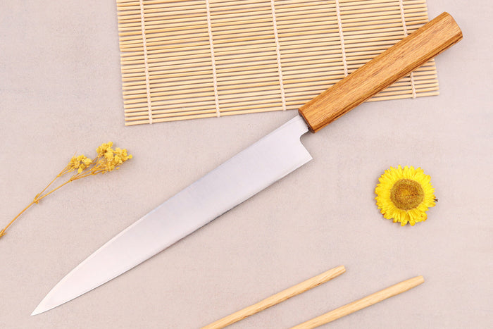 Couteau yanagiba 24cm artisanal japonais Tsunehisa AUS-8 manche en chêne