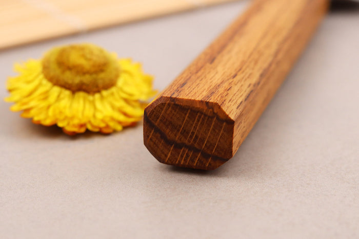Couteau yanagiba 24cm artisanal japonais Tsunehisa AUS-8 manche en chêne