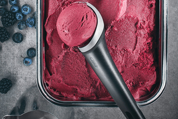 Cuillère à glace Gefu Italia en zinc moulé / ABS noir
