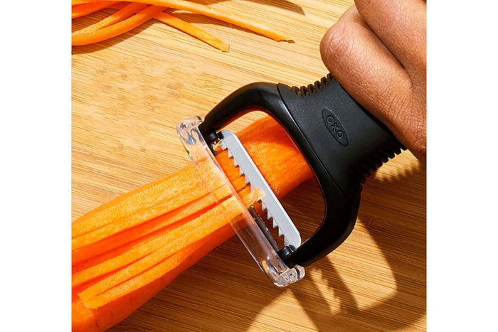 Eplucheur à julienne OXO inox lame crantée manche noir