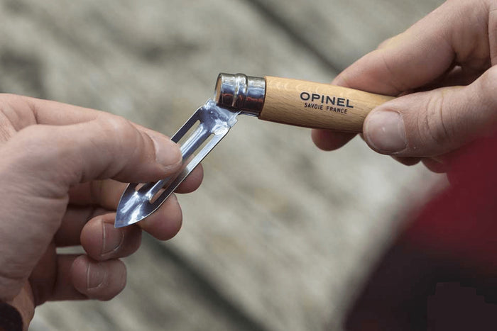 Éplucheur de poche Opinel n°06 lame 6cm manche hêtre
